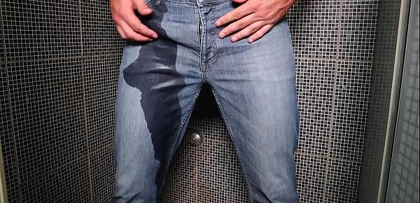  Guy pee inside his jeans and cumshot on end